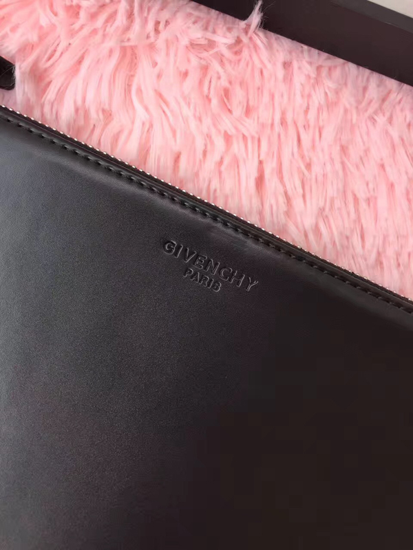 GIVENCHY ジバンシィスーパーコピー 17/18AW エンボスロゴ クラッチバッグ BK06072570 001